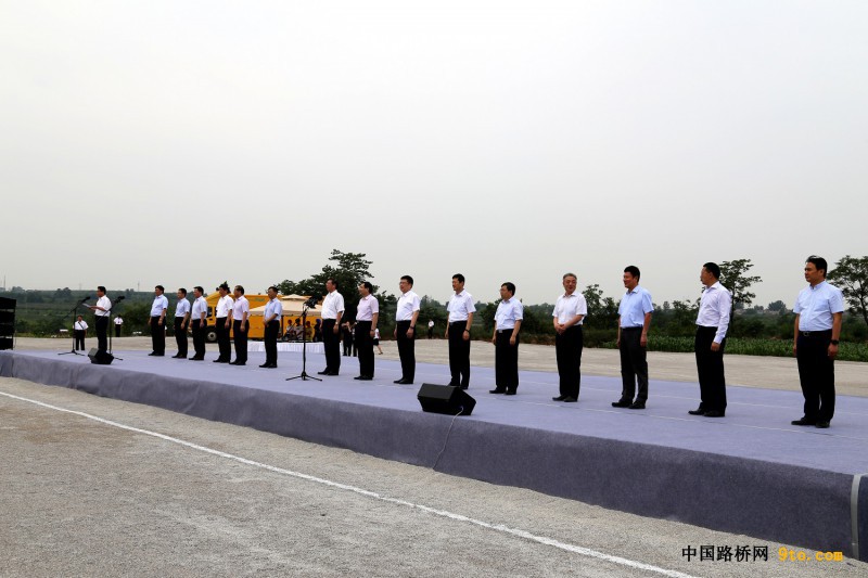 圖為為合銅、吳華高速公路項(xiàng)目開工儀式現(xiàn)場(chǎng)1